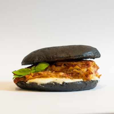 Panino con parmigiana di melanzane