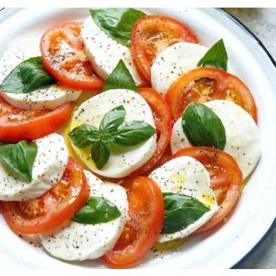 Millefoglie di caprese di mozzarella